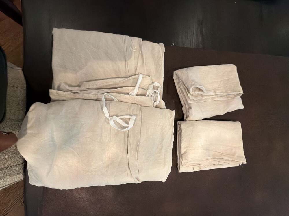 Quince European Linen King Duvet Cover Set in Sand 3 pc. Cal king REFOLDED new - Picture 4 of 6
